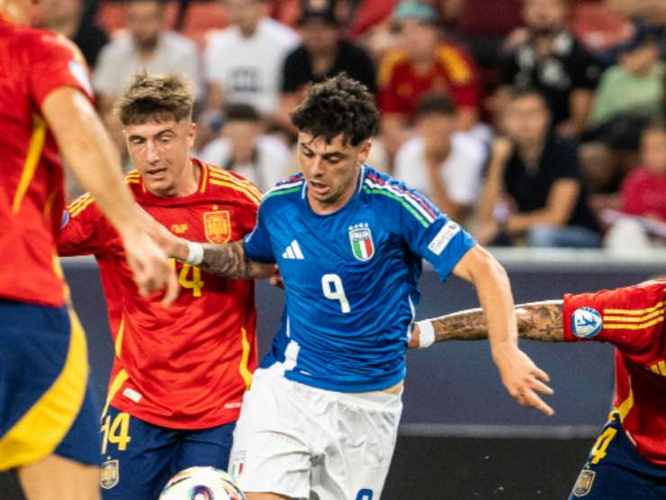 Ambrosino durante una sfida tra Italia e Spagna Under 21
