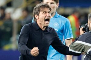 Antonio Conte esulta dopo una vittoria