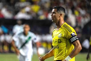 Cristiano Ronaldo con la maglia dell'Al Nassr