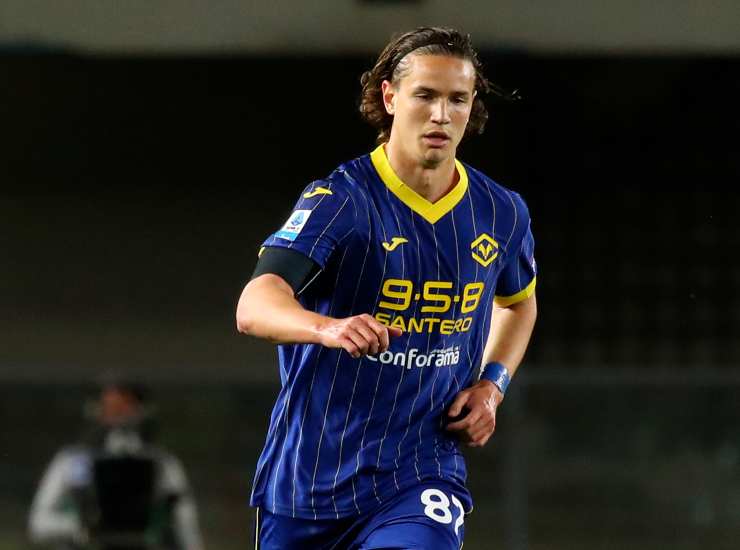 Il difensore Daniele Ghilardi con la maglia del Verona