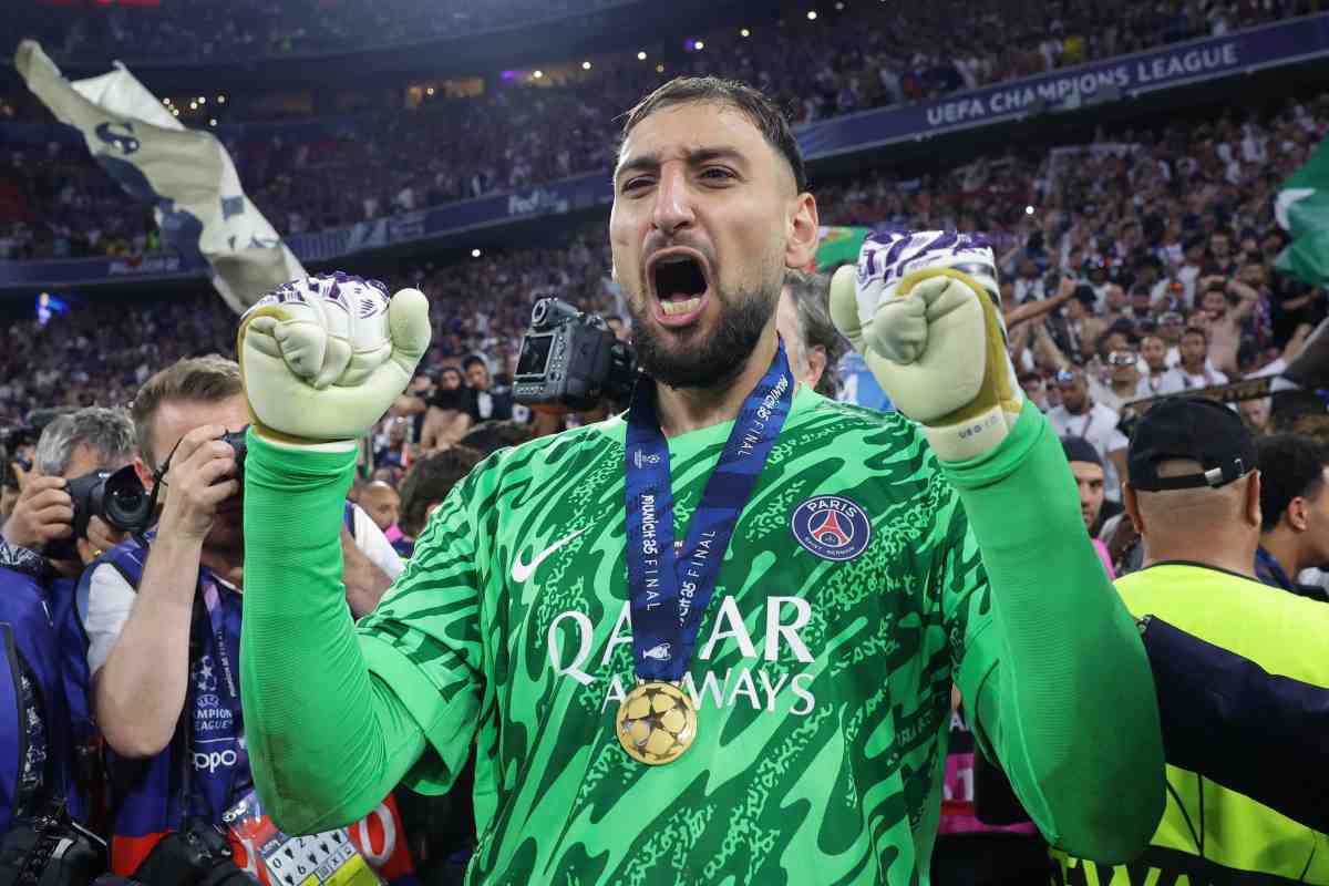Gianluigi Donnarumma esulta dopo la vittoria della Champions