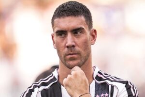 Dusan Vlahovic accigliato allo Stadium