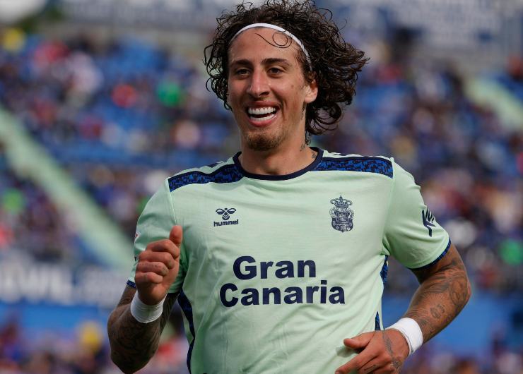 Fabio Silva esulta dopo un gol