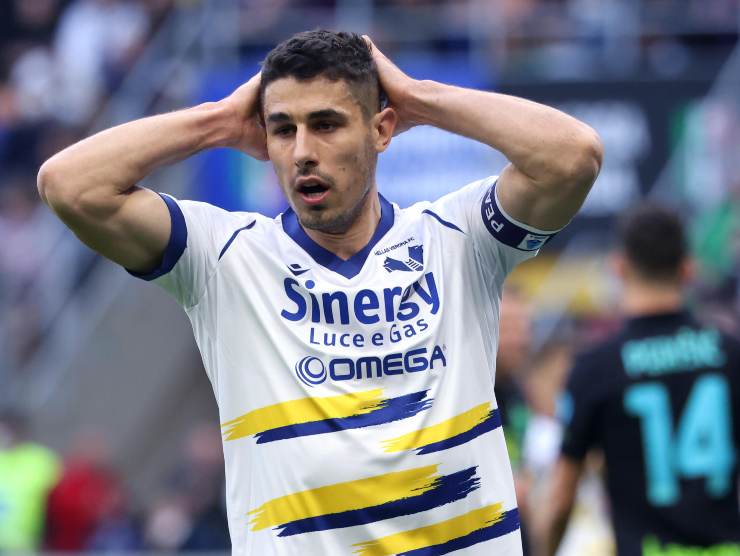 Davide Faraoni con le mani dietro la nuca
