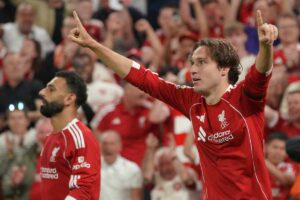 L'esterno d'attacco Federico Chiesa esulta dopo un gol con il Liverpool