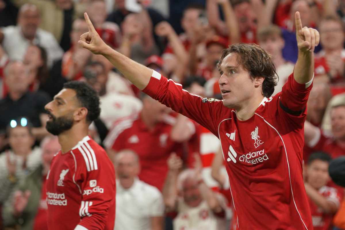 L'esterno d'attacco Federico Chiesa esulta dopo un gol con il Liverpool