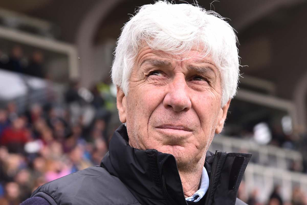 Gian Piero Gasperini con lo sguardo corrucciato