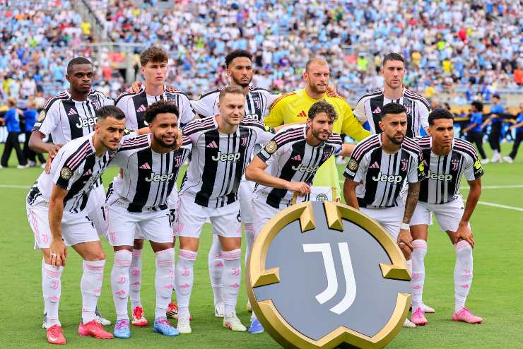 La Juventus schierata prima del match contro il Manchester City