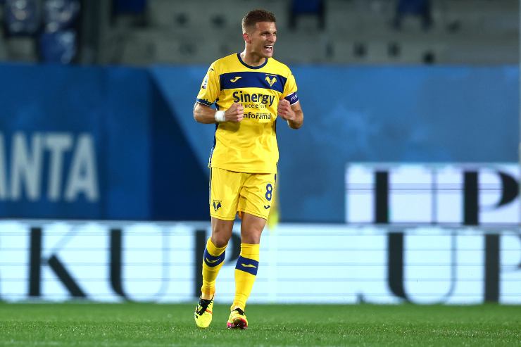 Darko Lazovic con la maglia del Verona