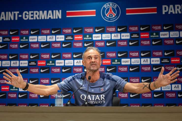 Luis Enrique a braccia larghe in conferenza stampa