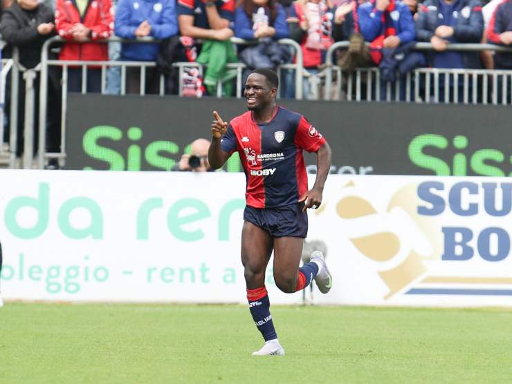 Luvumbo esulta dopo un gol