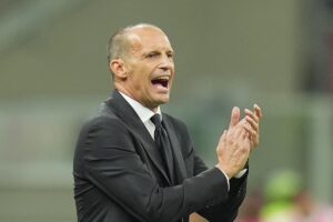 Massimiliano Allegri incita i suoi calciatori