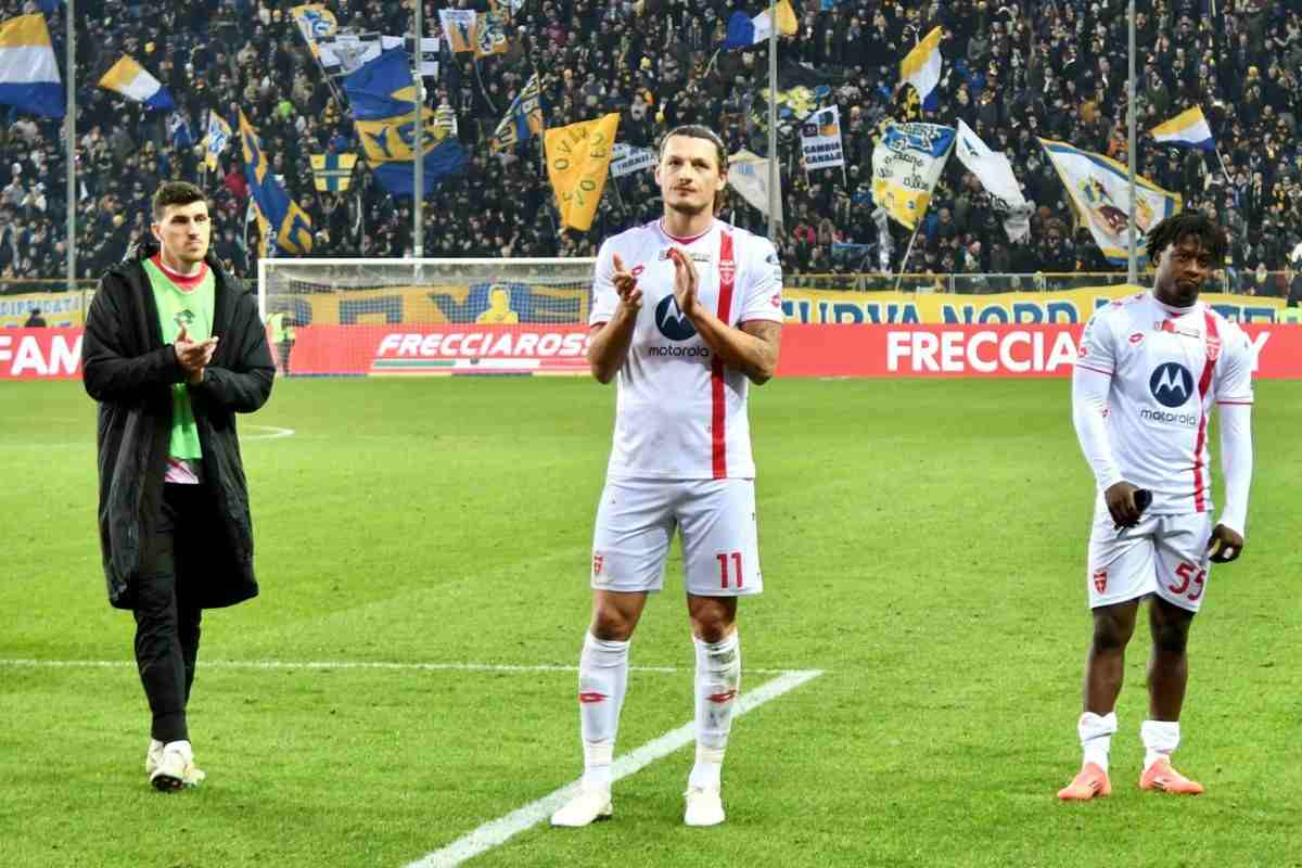 Mirko Maric saluta i tifosi del Monza