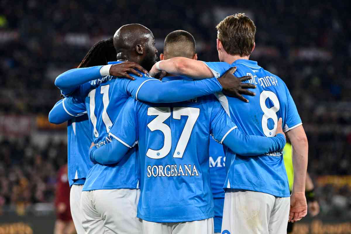 Giocatori del Napoli si abbracciano