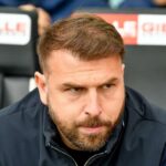 Paolo Zanetti accigliato in panchina