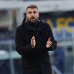 Paolo Zanetti applaude i calciatori