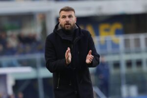 Paolo Zanetti applaude i calciatori