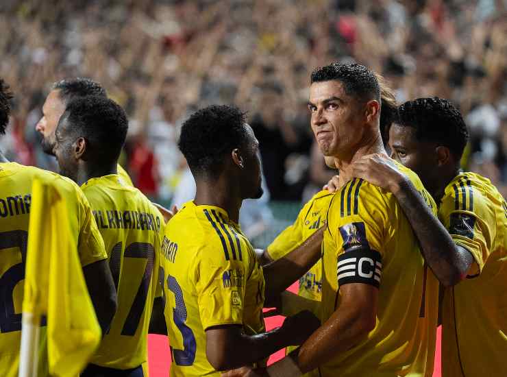 Cristiano Ronaldo esulta con i compagni dopo il gol in Supercoppa