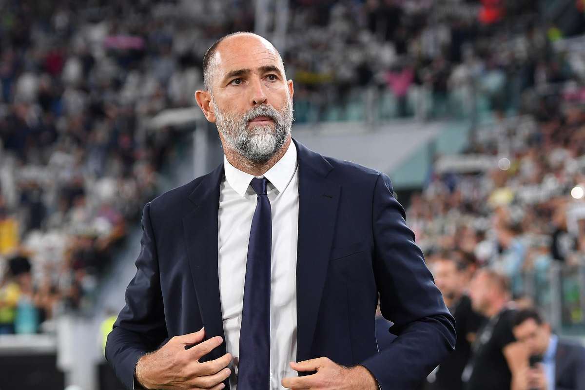 Igor Tudor con le mani sulla giacca
