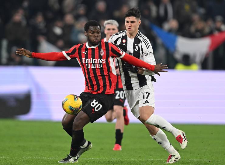 Vasilije Adzic in azione contro il Milan