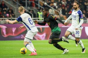 Fofana contrastato da Valentini durante l'ultimo Milan-Verona