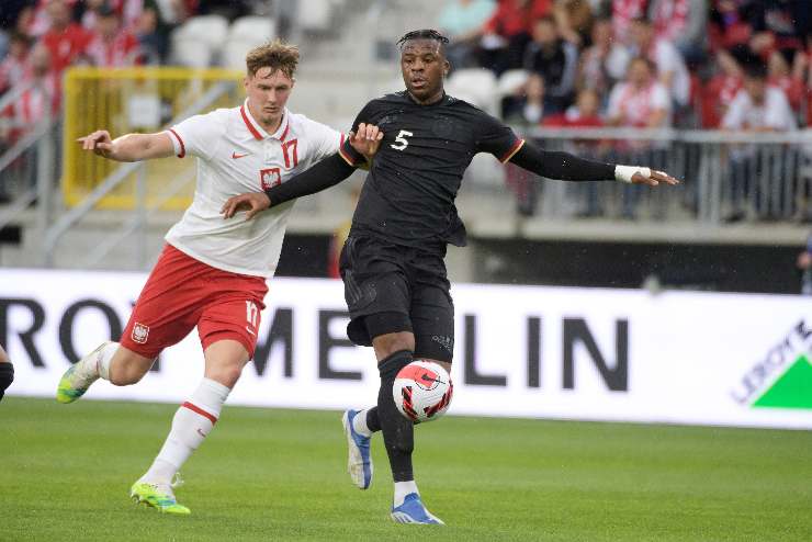 Armel Bella-Kotchap in campo con la nazionale tedesca