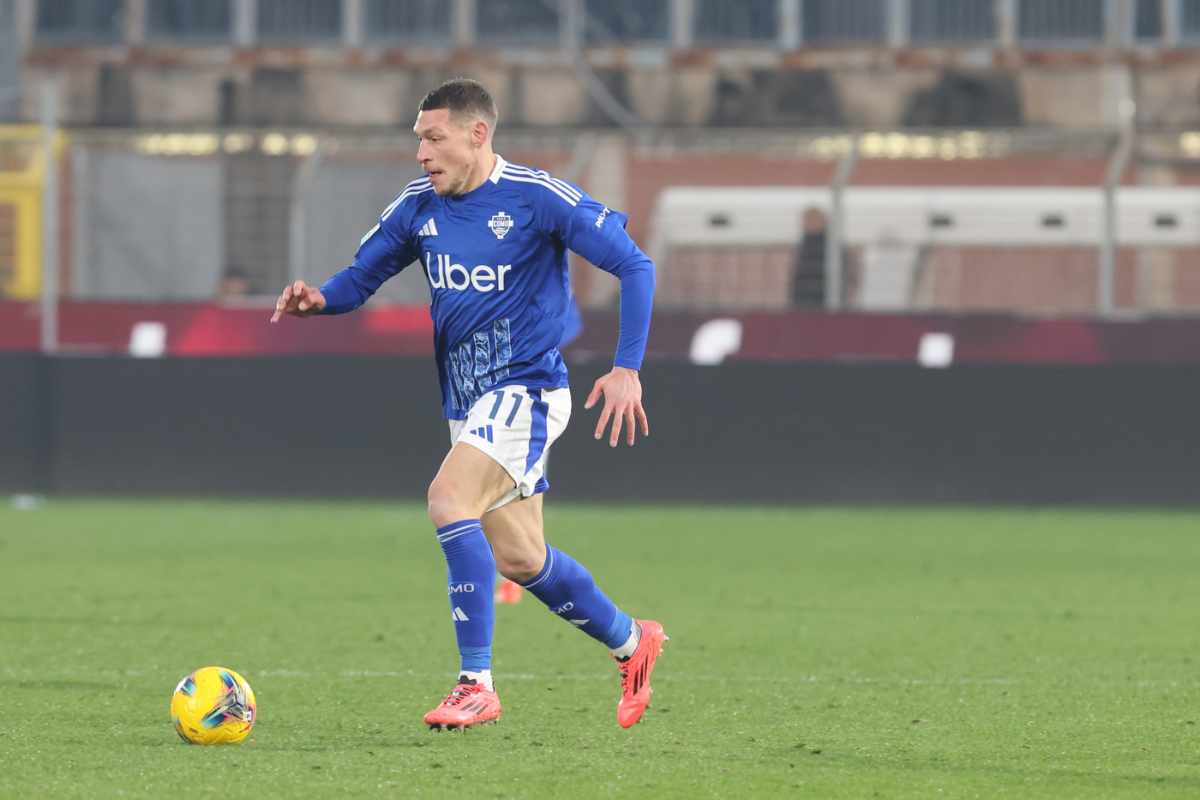 Andrea Belotti in campo con il Como