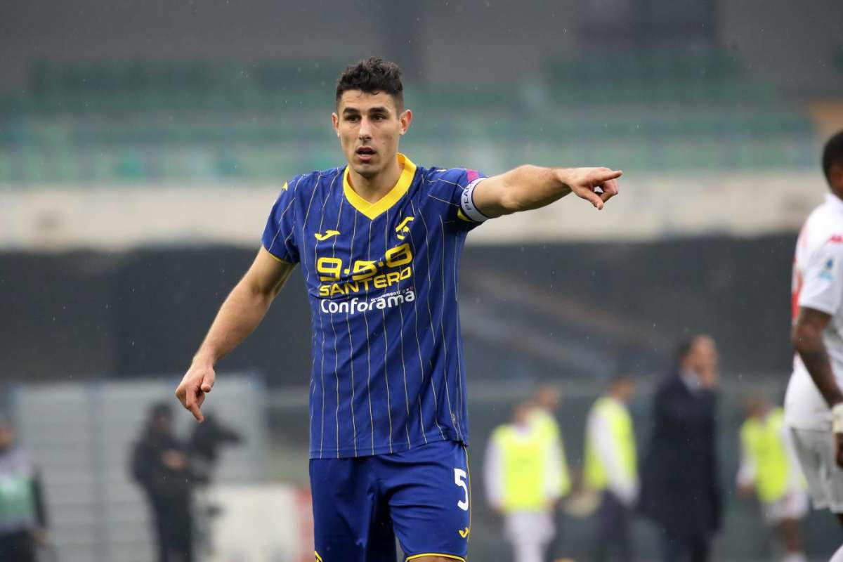 Davide Faraoni dà indicazioni ai compagni