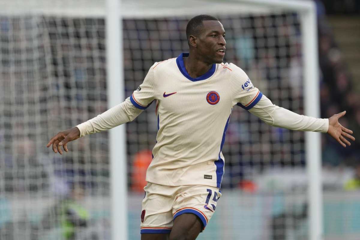 Nicolas Jackson esulta dopo un gol