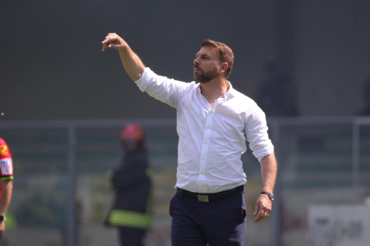 Paolo Zanetti dà indicazioni dalla panchina