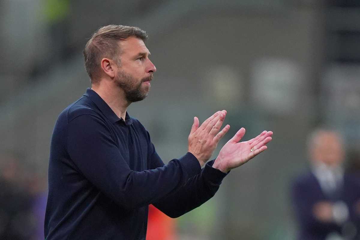 Paolo Zanetti applaude dalla panchina