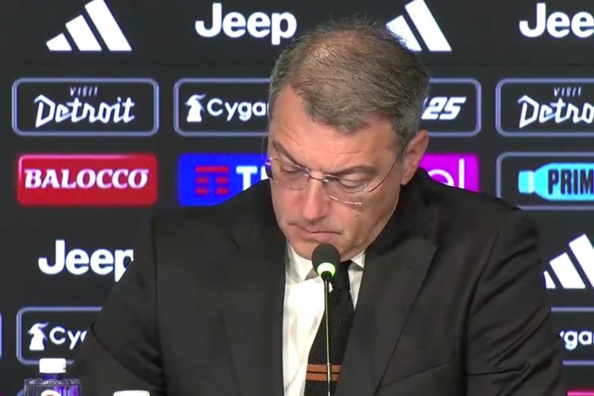 Damien Comolli firma il contratto