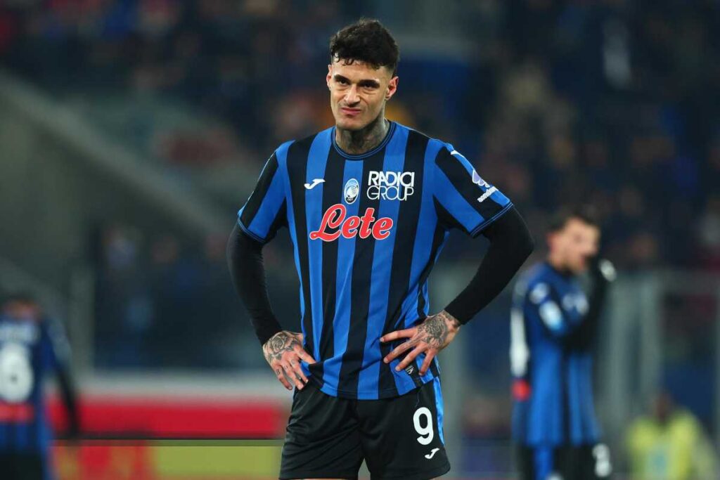 Scamacca con la maglia dell'Atalanta