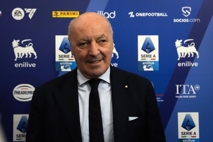 Giuseppe Marotta in primo piano e mentre abbozza un sorriso