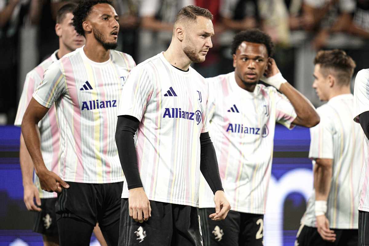 I giocatori della Juve durante il riscaldamento