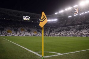 il logo della Juventus sulla bandierina dell'Allianz Stadium