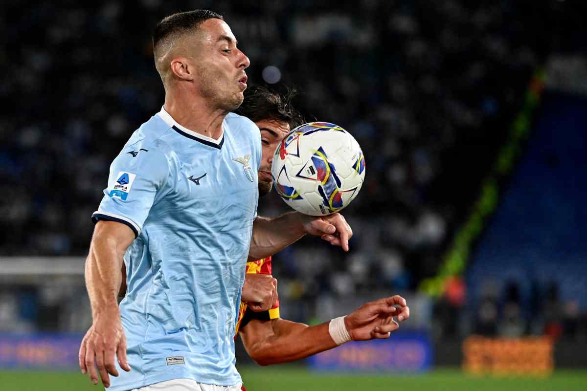 Adam Marusic in campo con la Lazio
