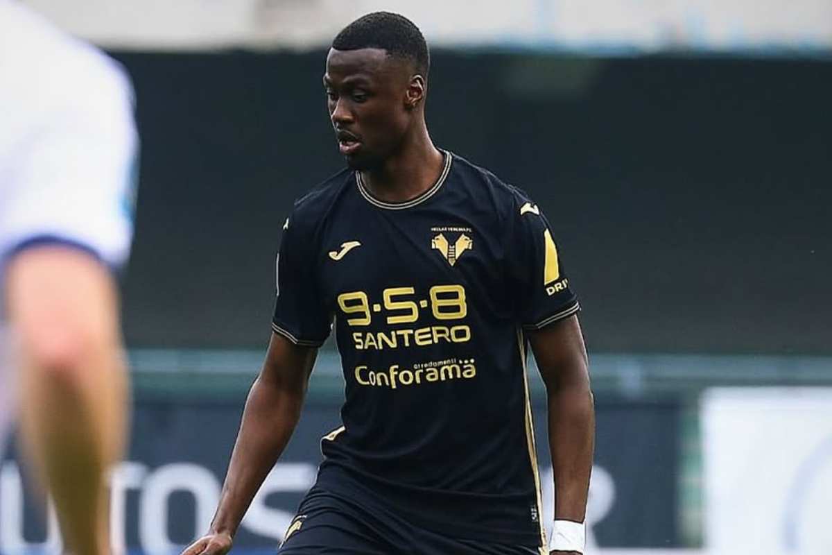 Cheikh Niasse in campo con il Verona