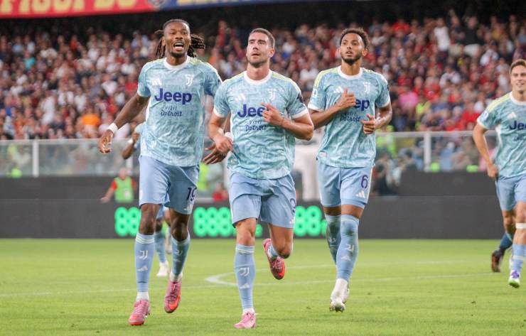 Dusan Vlahovic festeggia il gol contro il Genoa