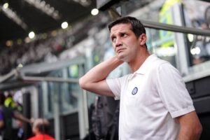 Christian Chivu preoccupato in panchina