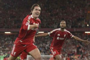 Federico Chiesa esulta dopo il gol segnato con il Liverpool