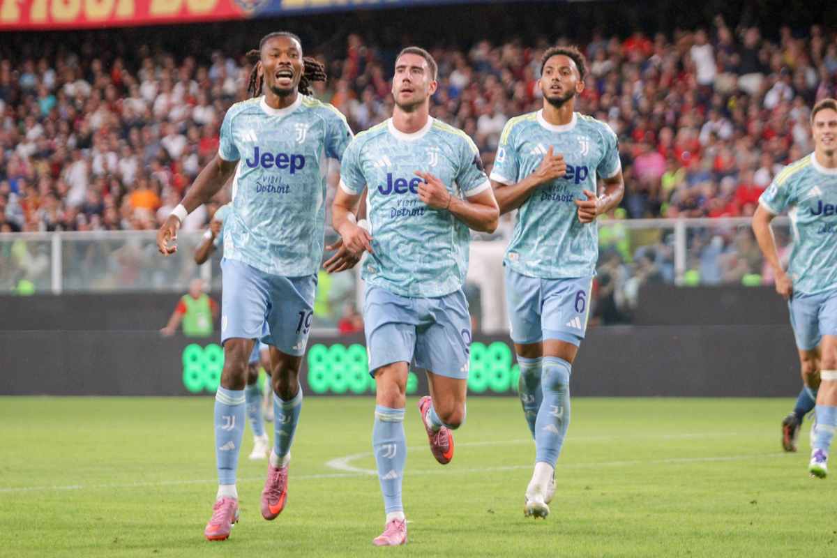 i giocatori della Juve esultano dopo il gol