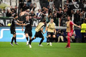 i giocatori della Juve esultano dopo il gol segnato al Borussia