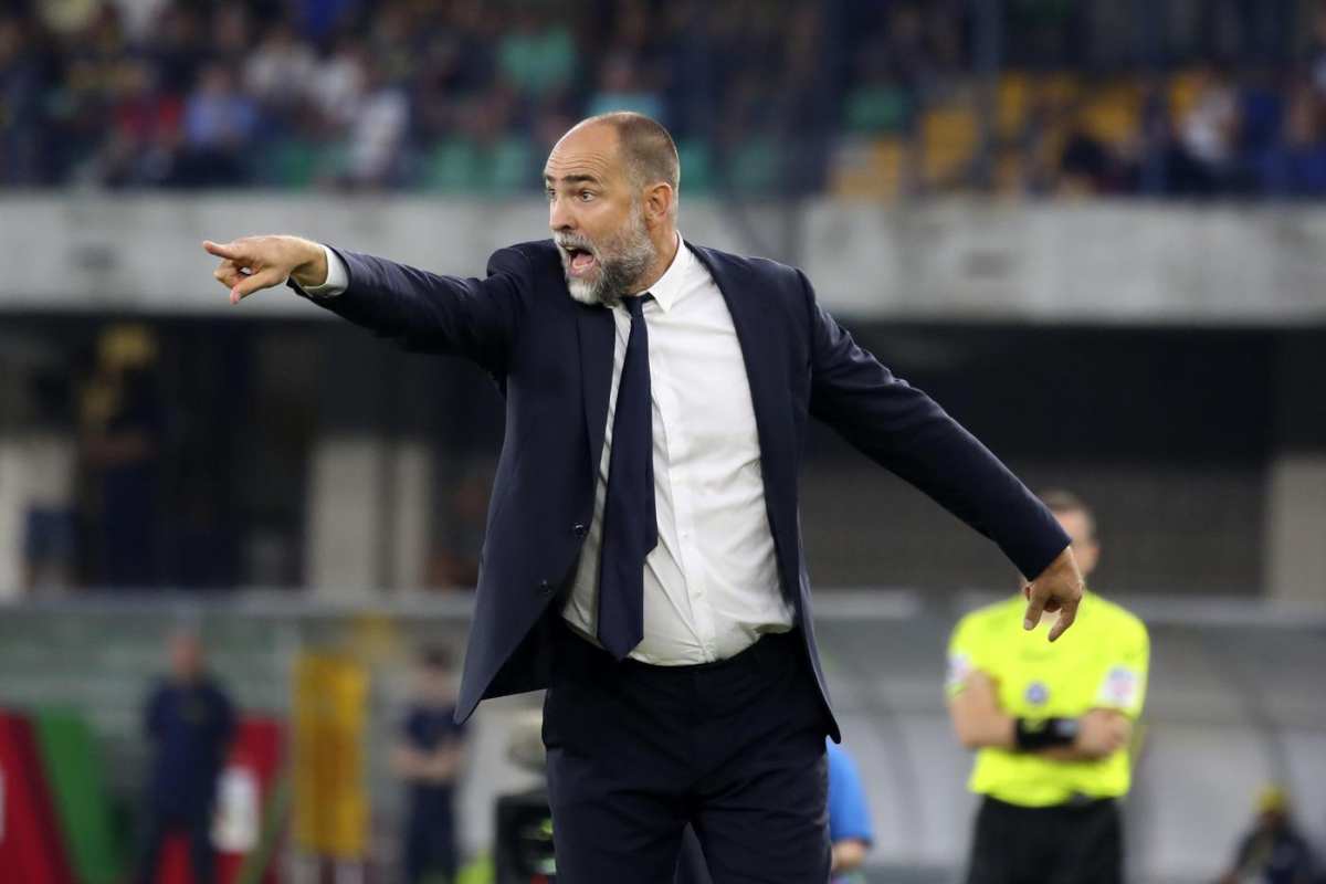 Igor Tudor dà indicazioni ai suoi giocatori
