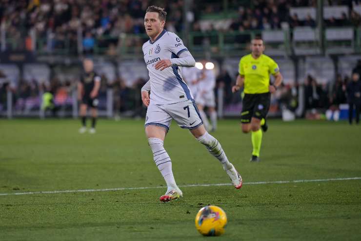 Piotr Zielinski in campo con l'Inter