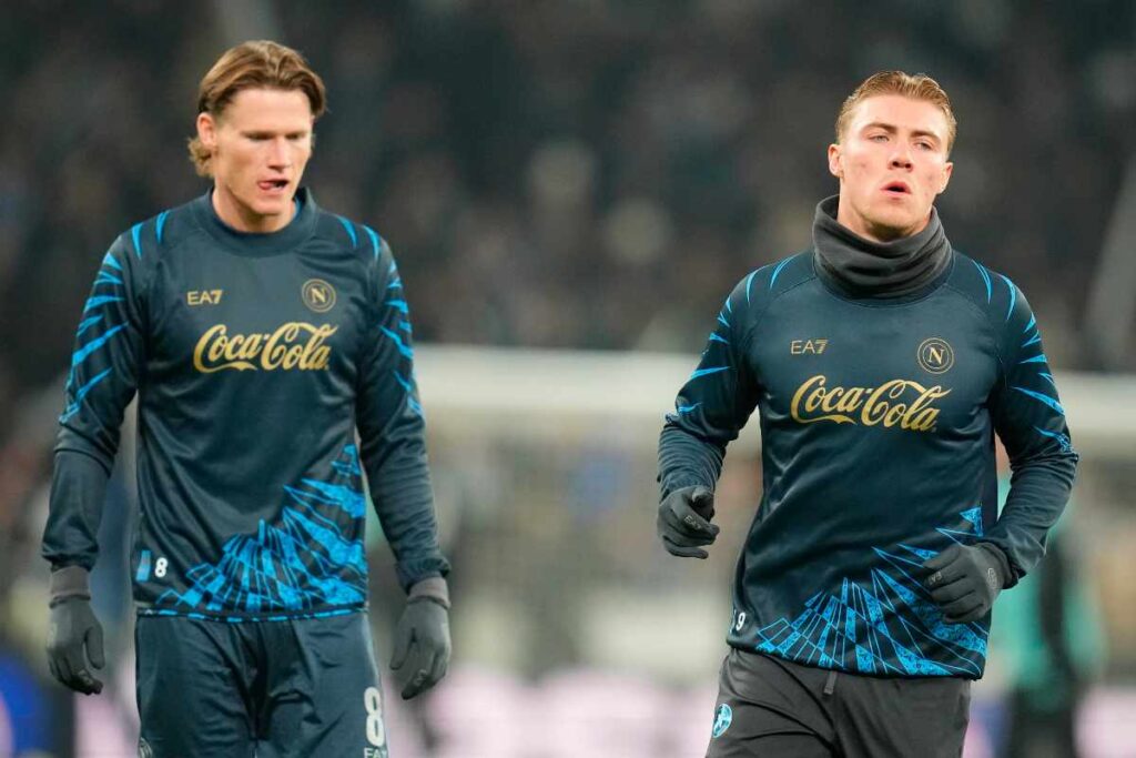 Un silenzio nello spogliatoio e un’altra tegola inattesa per il Napoli