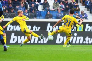 Giocatori del Verona in campo